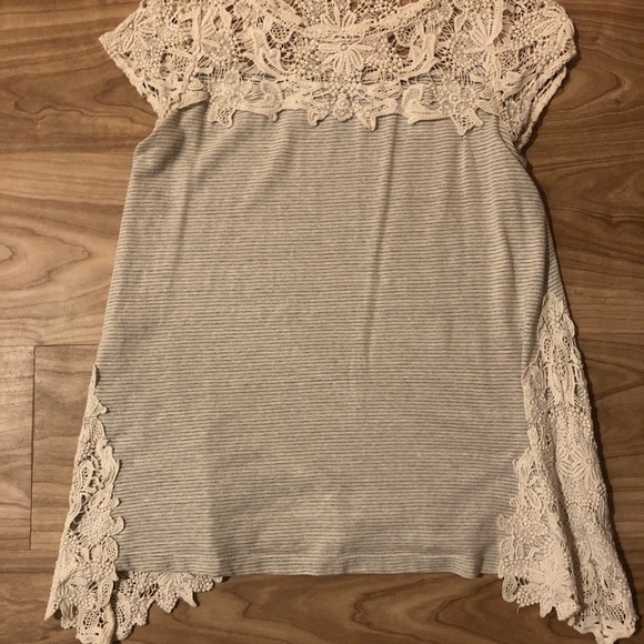 Cute thrifted shirt. - Picture 3 of 5
